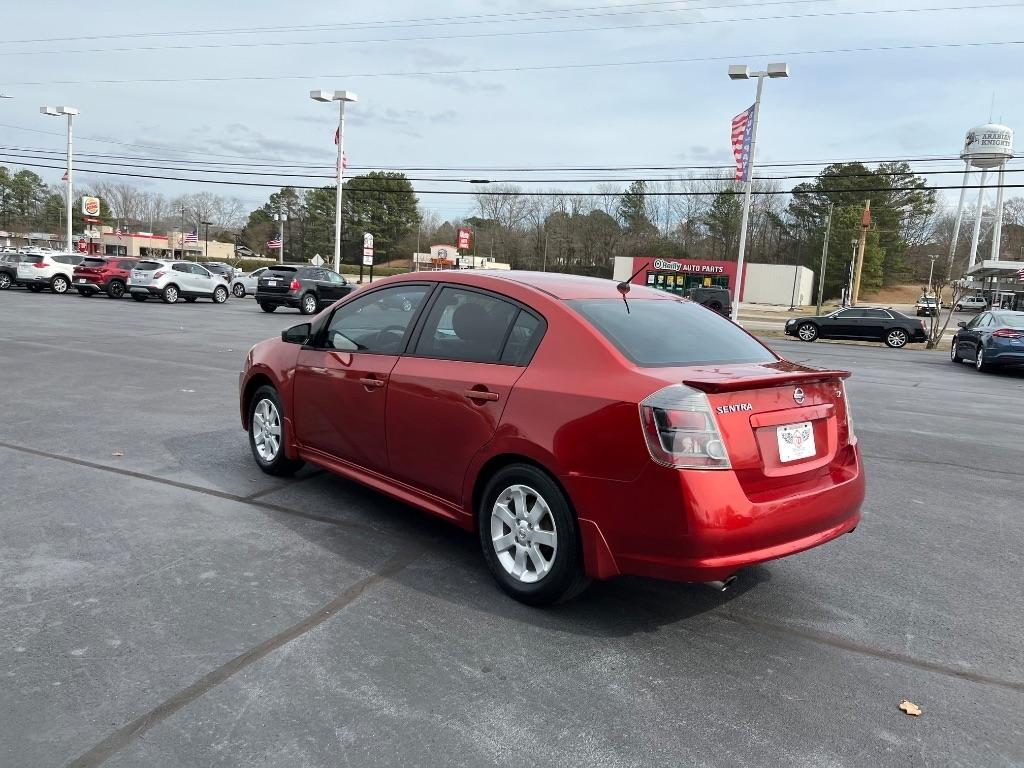Nissan Sentra 4dr Sdn I4 CVT 2.0 SR 2011