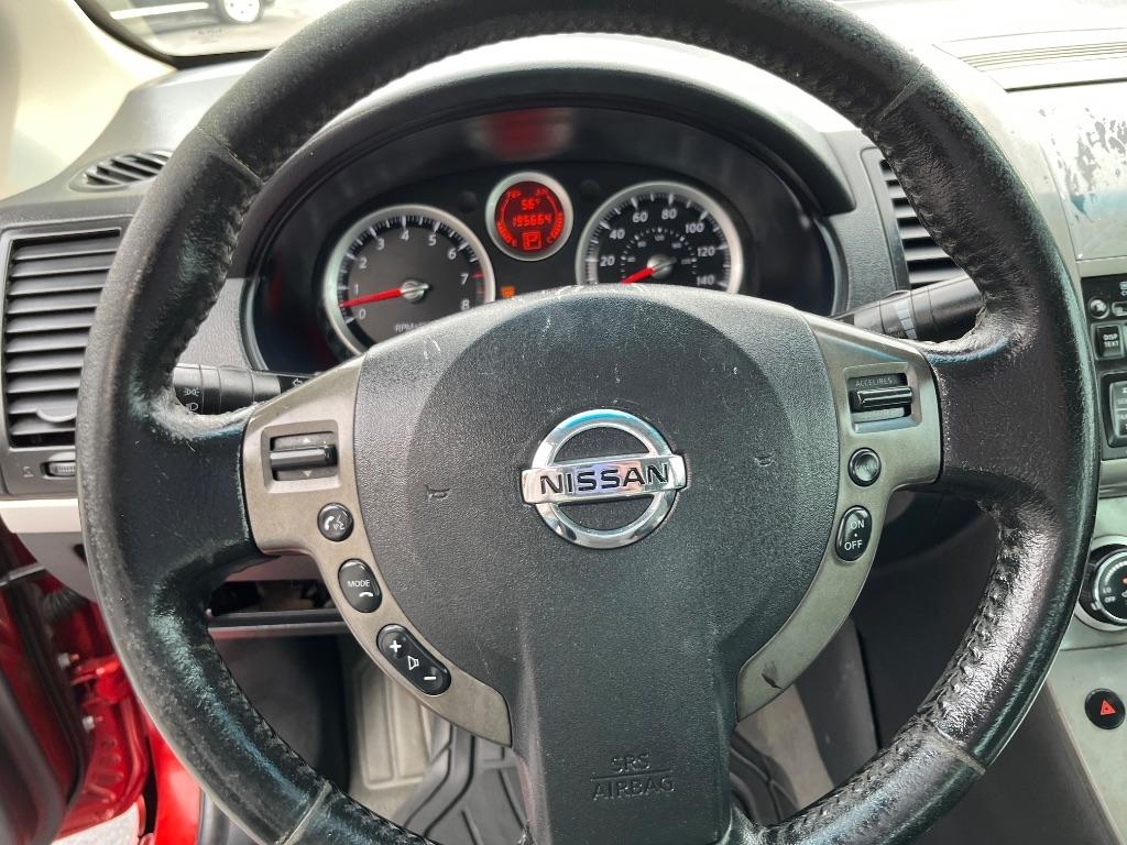 Nissan Sentra 4dr Sdn I4 CVT 2.0 SR 2011