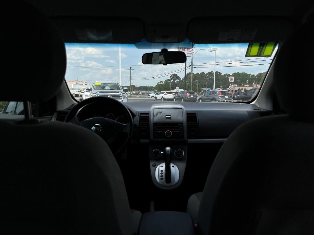 Nissan Sentra 4dr Sdn I4 CVT 2.0 SR 2011