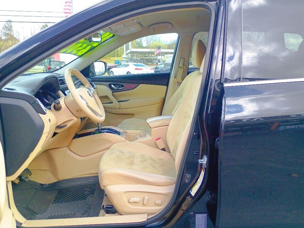 Nissan Rogue FWD 4dr SV 2014