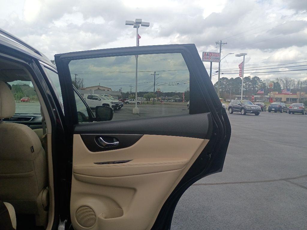 Nissan Rogue FWD 4dr SV 2014