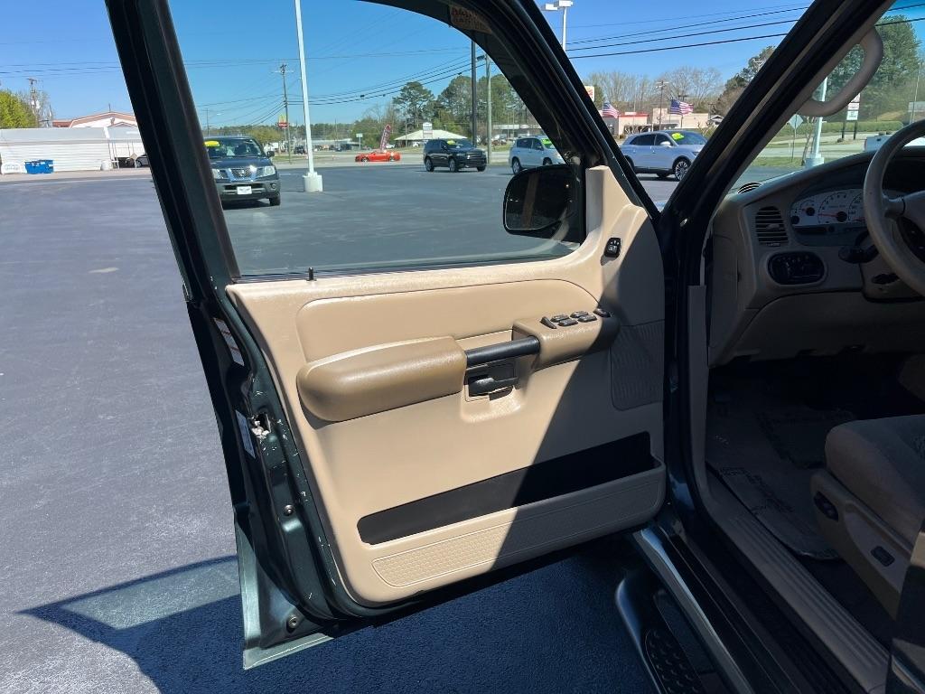 Ford Explorer Sport Trac 4dr 126" WB XLT Premium 2004