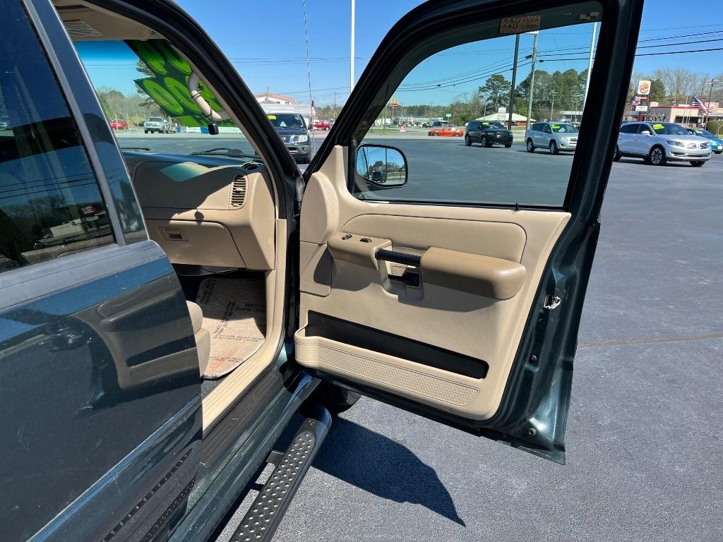 Ford Explorer Sport Trac 4dr 126" WB XLT Premium 2004