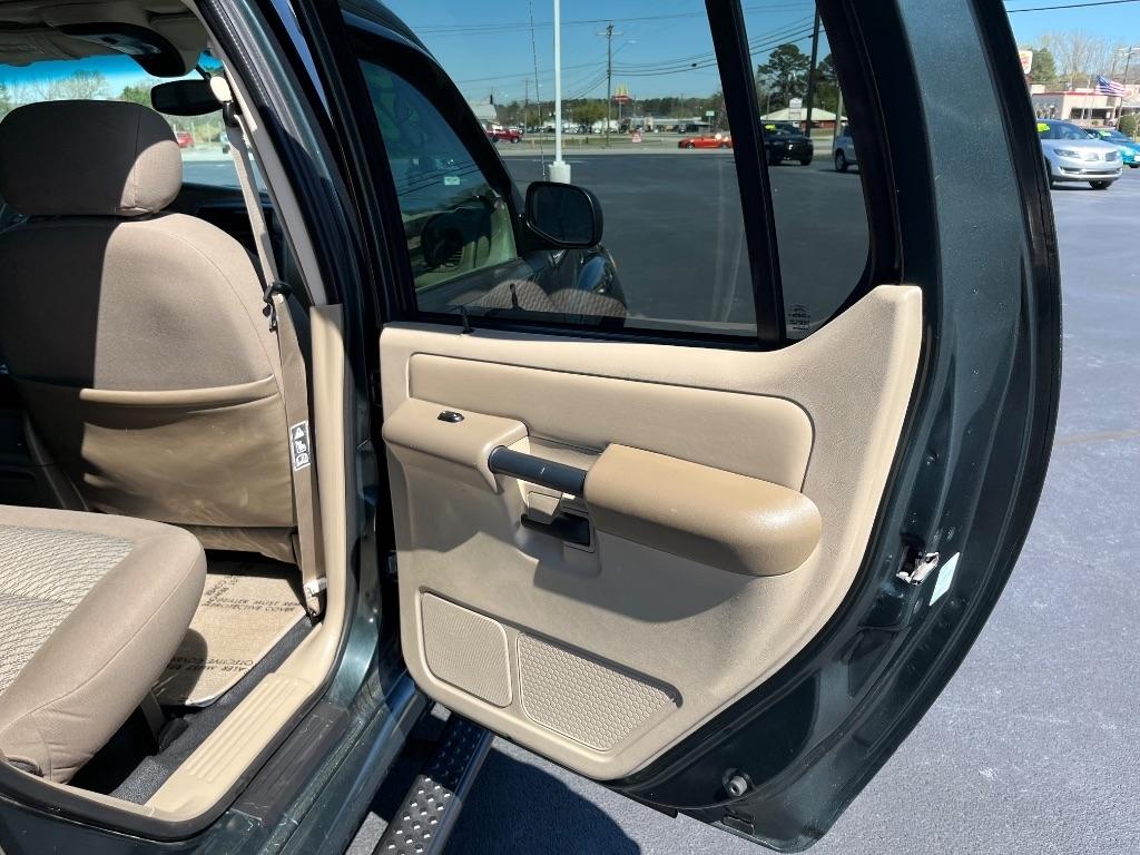 Ford Explorer Sport Trac 4dr 126" WB XLT Premium 2004