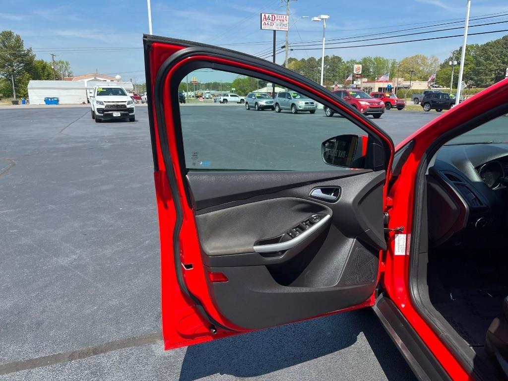 Ford Focus 4dr Sdn SE 2012