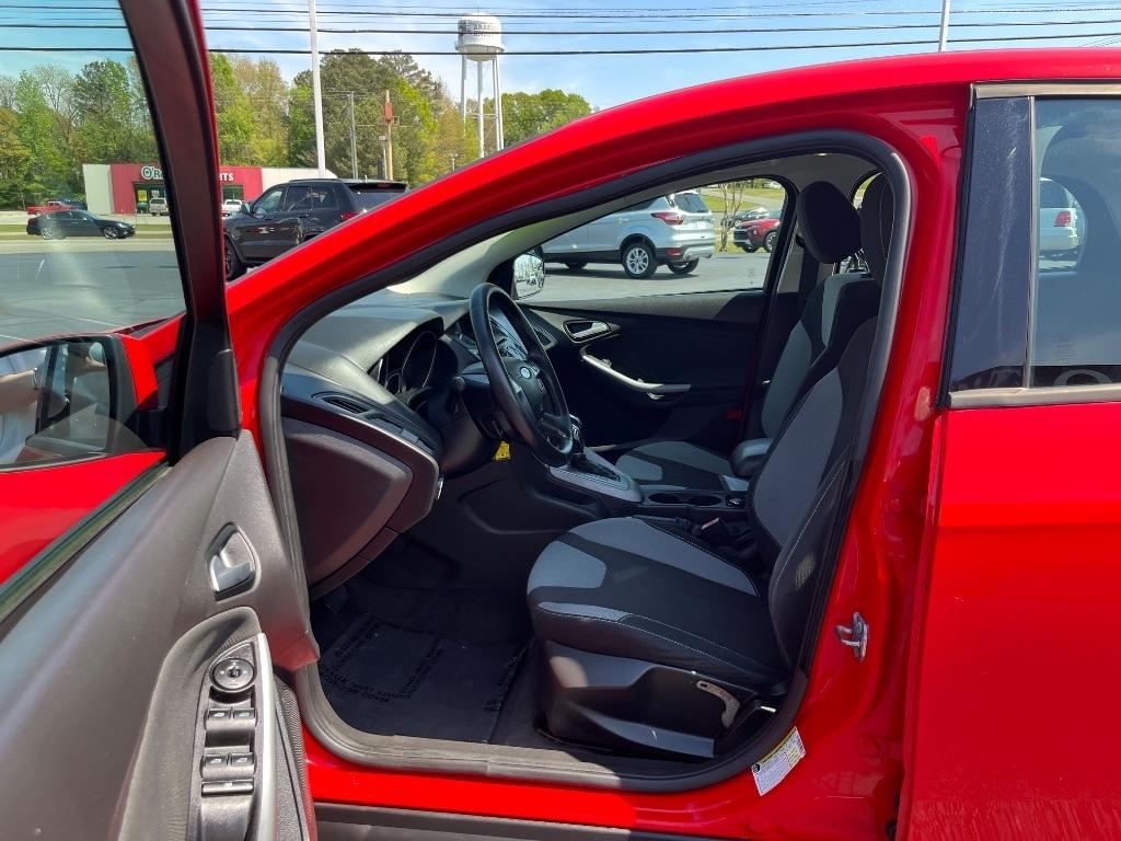 Ford Focus 4dr Sdn SE 2012