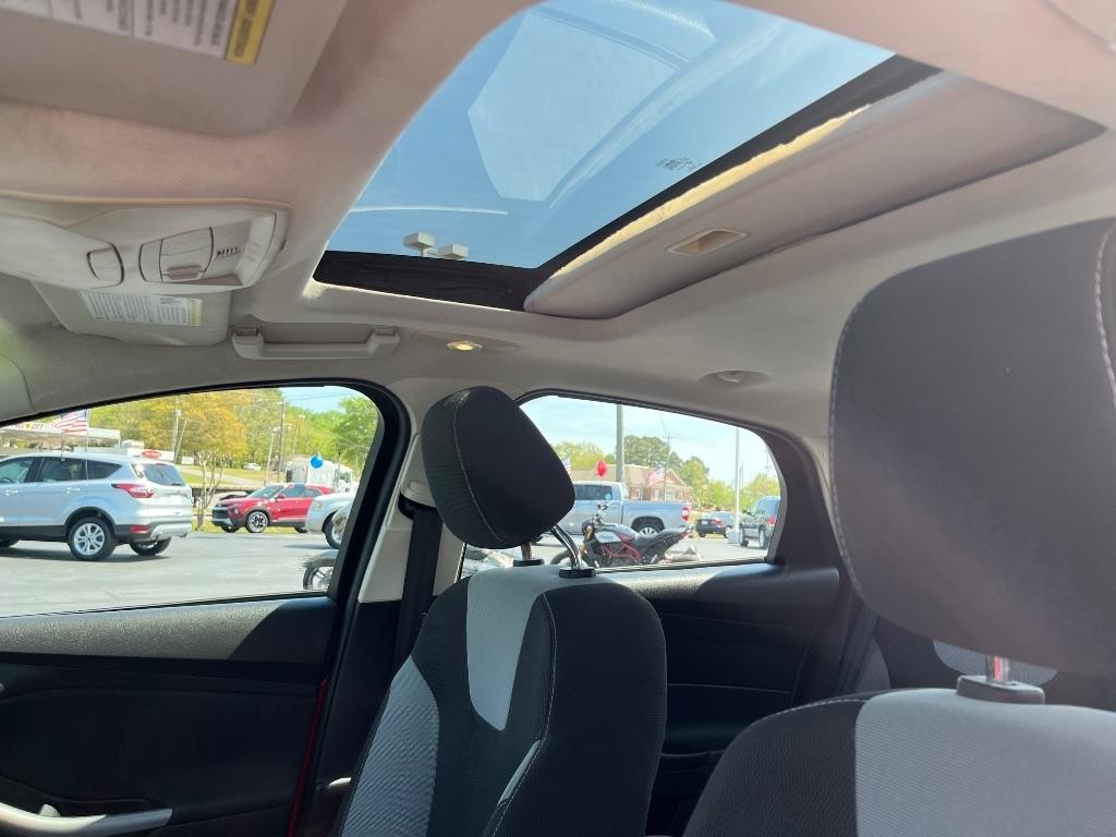 Ford Focus 4dr Sdn SE 2012