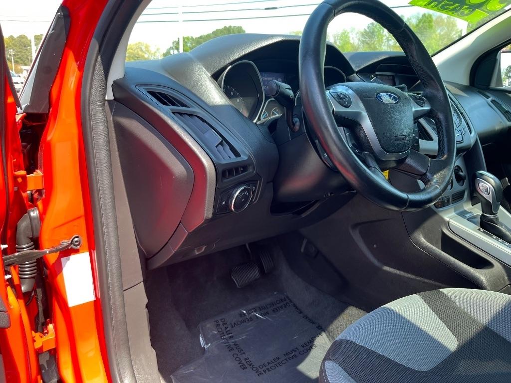 Ford Focus 4dr Sdn SE 2012