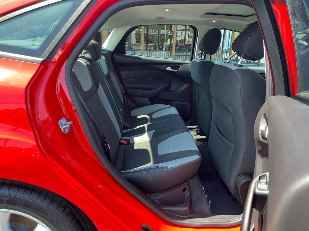 Ford Focus 4dr Sdn SE 2012