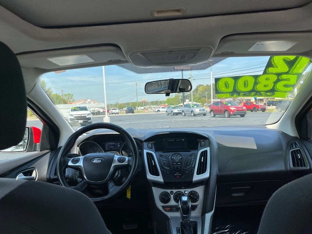 Ford Focus 4dr Sdn SE 2012