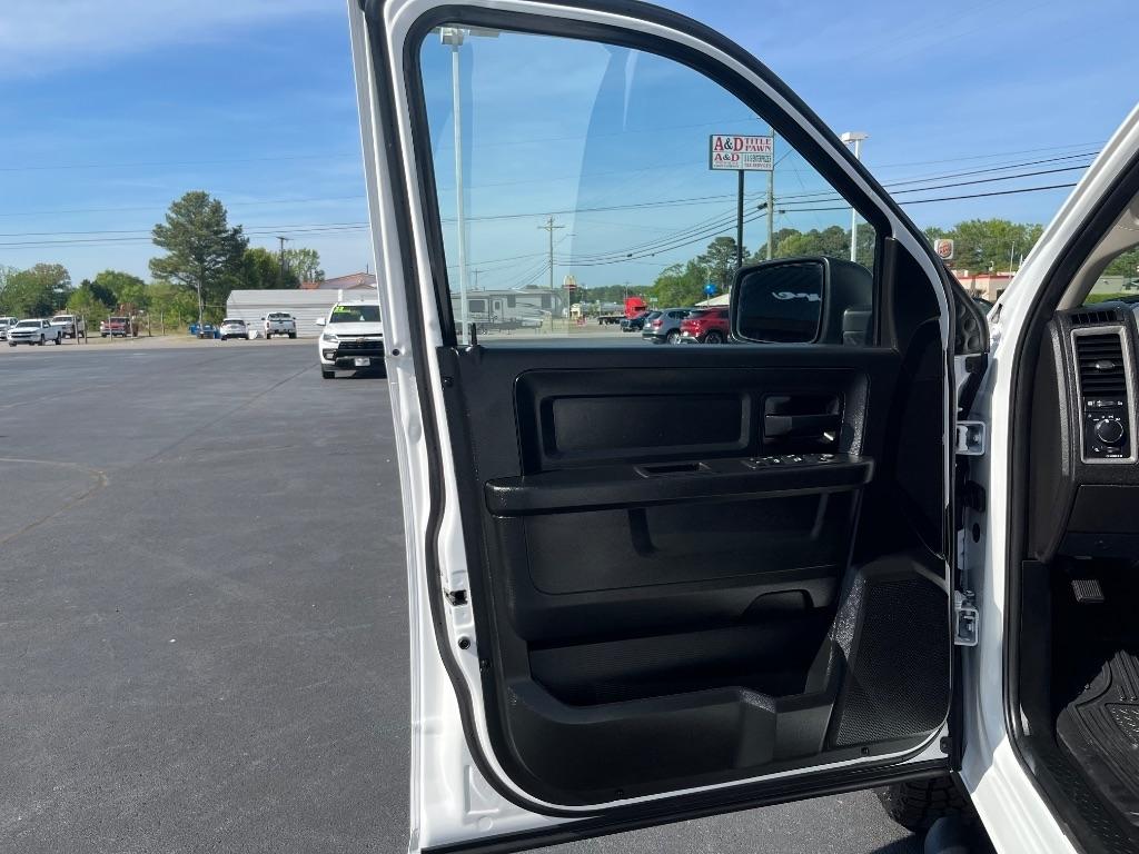 RAM 1500 Classic Tradesman 4x2 Crew Cab 5'7" Box 2019