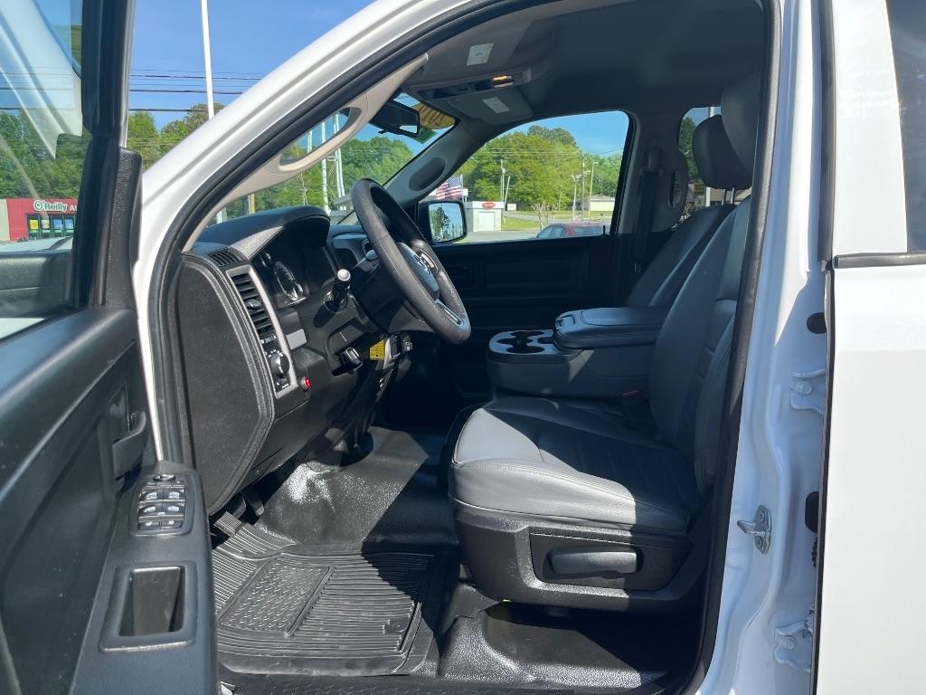 RAM 1500 Classic Tradesman 4x2 Crew Cab 5'7" Box 2019