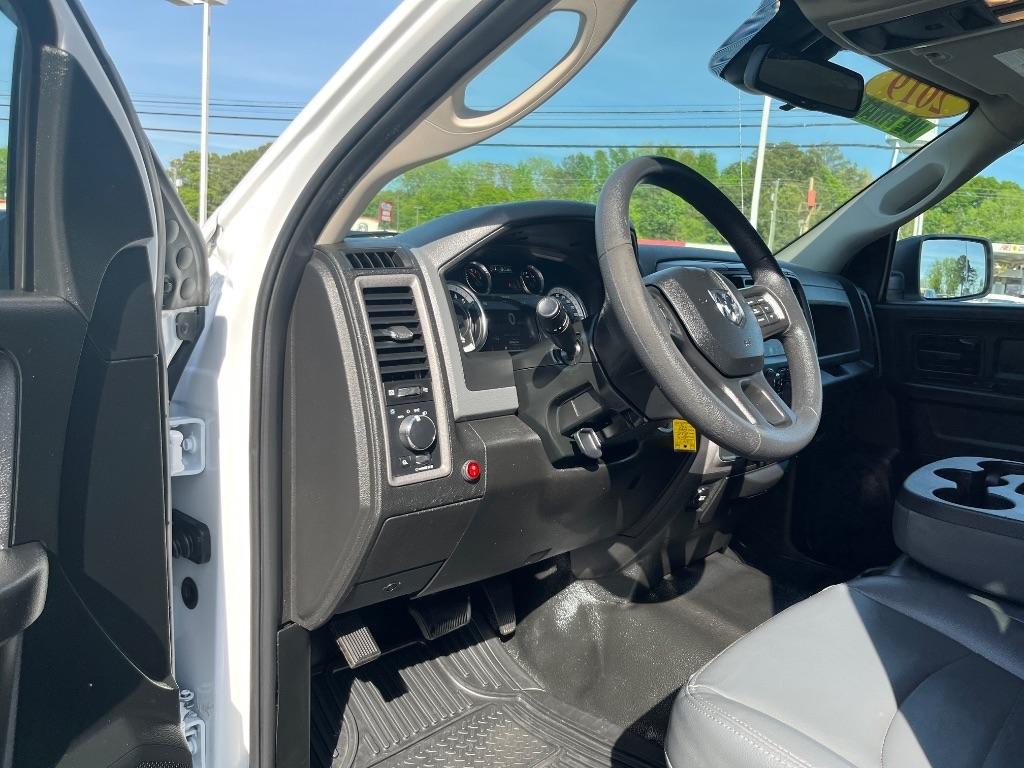 RAM 1500 Classic Tradesman 4x2 Crew Cab 5'7" Box 2019