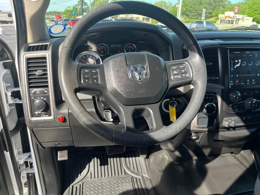 RAM 1500 Classic Tradesman 4x2 Crew Cab 5'7" Box 2019