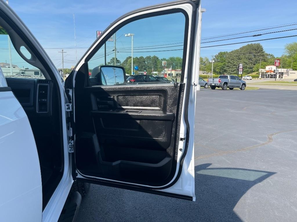 RAM 1500 Classic Tradesman 4x2 Crew Cab 5'7" Box 2019