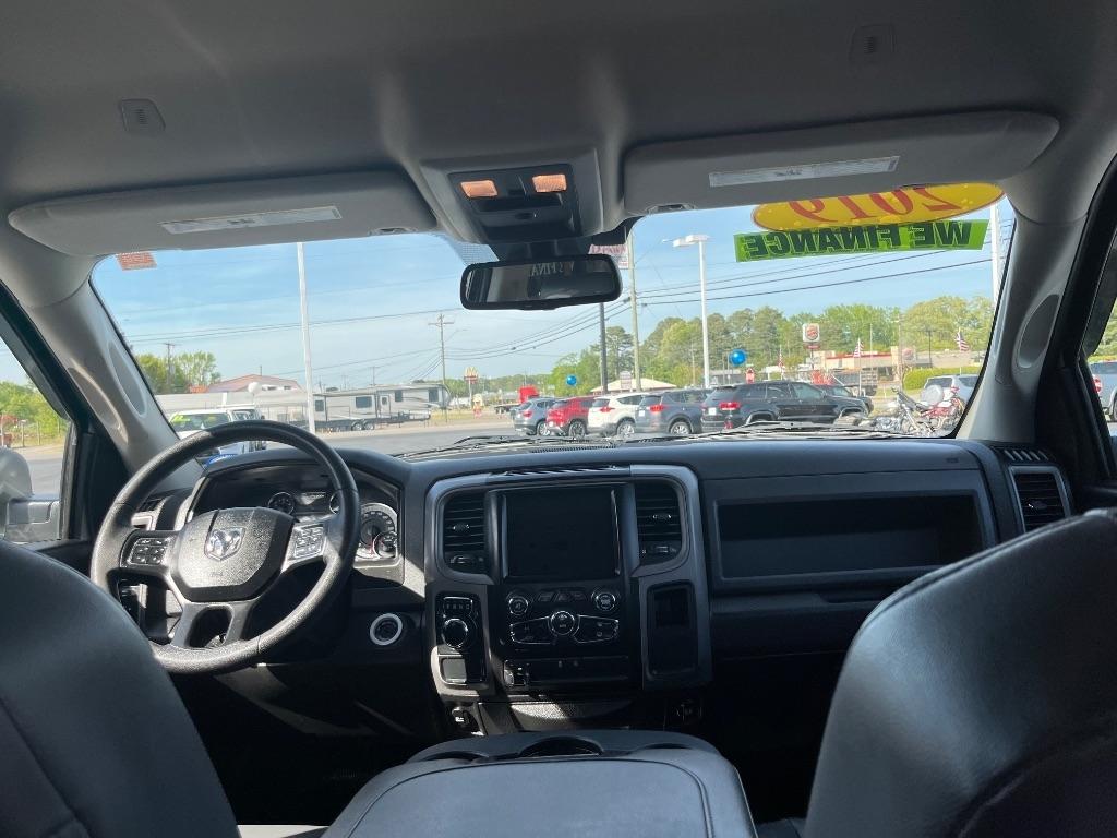 RAM 1500 Classic Tradesman 4x2 Crew Cab 5'7" Box 2019