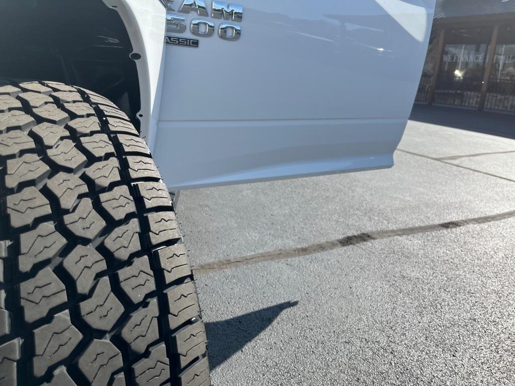 RAM 1500 Classic Tradesman 4x2 Crew Cab 5'7" Box 2019