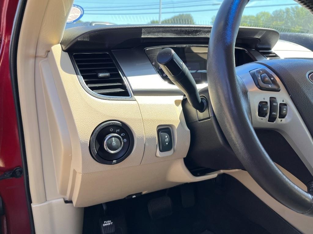 Ford Taurus 4dr Sdn SEL FWD 2015
