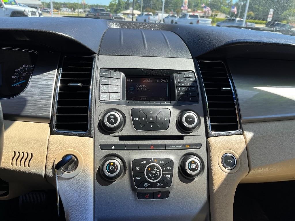 Ford Taurus 4dr Sdn SEL FWD 2015