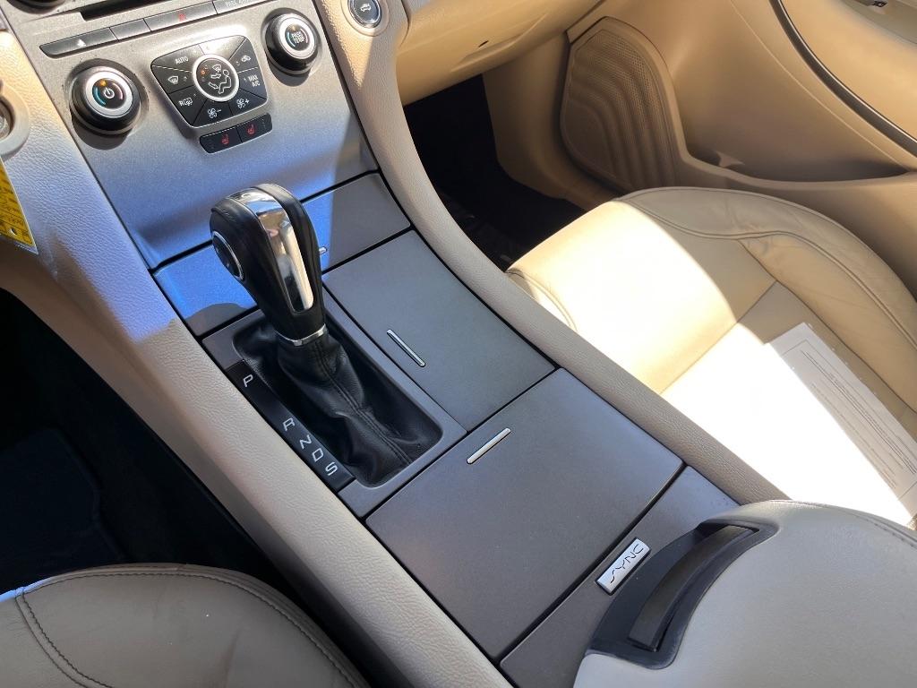 Ford Taurus 4dr Sdn SEL FWD 2015