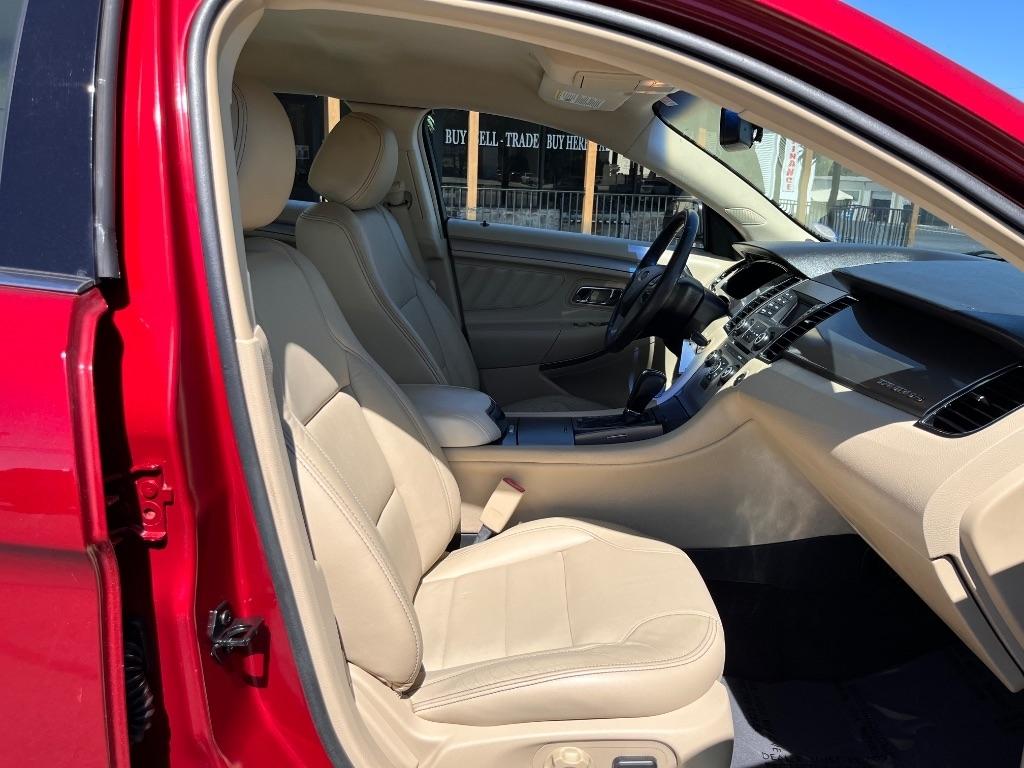 Ford Taurus 4dr Sdn SEL FWD 2015
