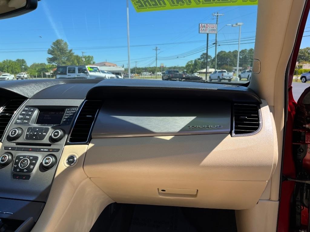 Ford Taurus 4dr Sdn SEL FWD 2015