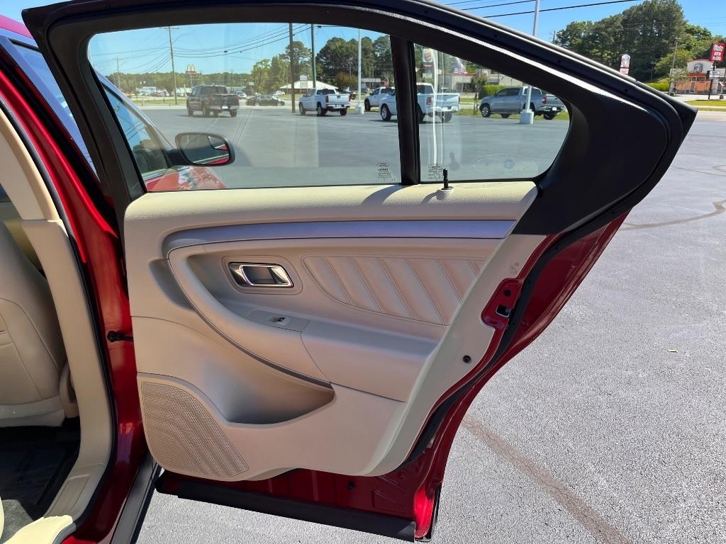 Ford Taurus 4dr Sdn SEL FWD 2015