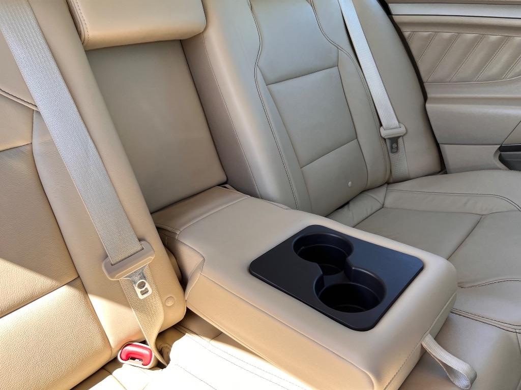Ford Taurus 4dr Sdn SEL FWD 2015