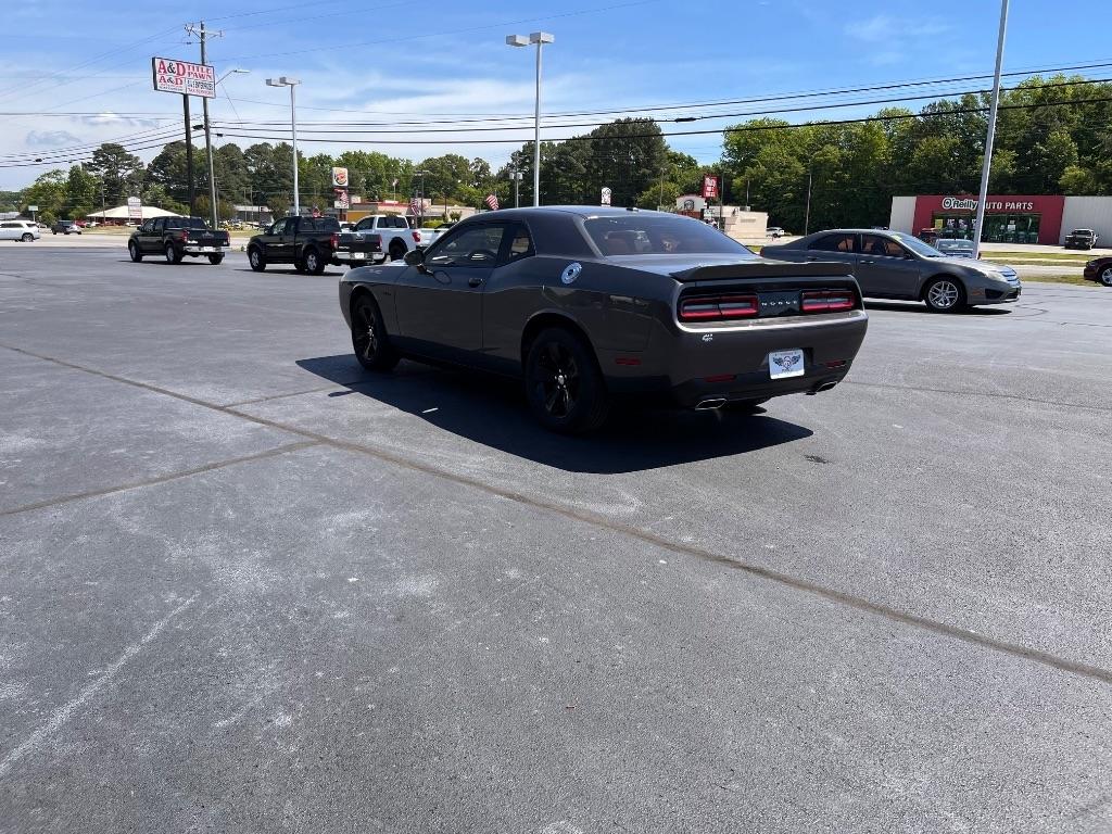 Dodge Challenger SXT RWD 2019
