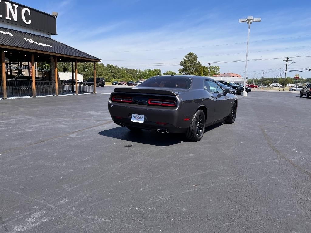 Dodge Challenger SXT RWD 2019