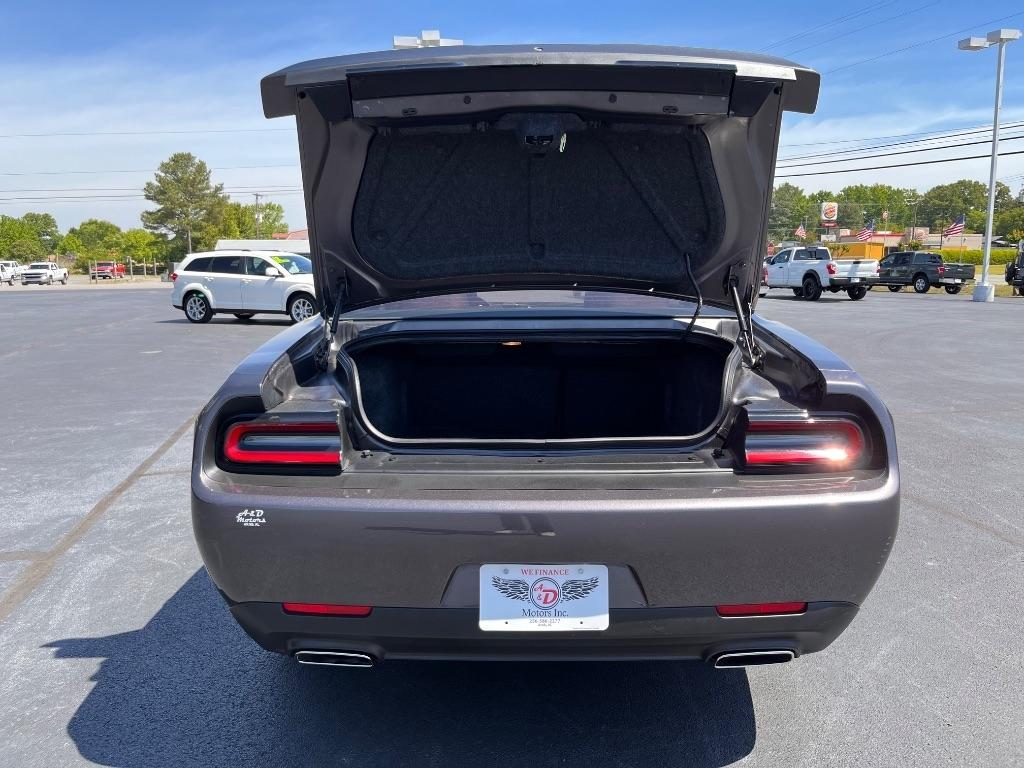 Dodge Challenger SXT RWD 2019