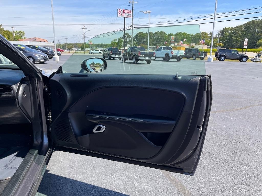 Dodge Challenger SXT RWD 2019