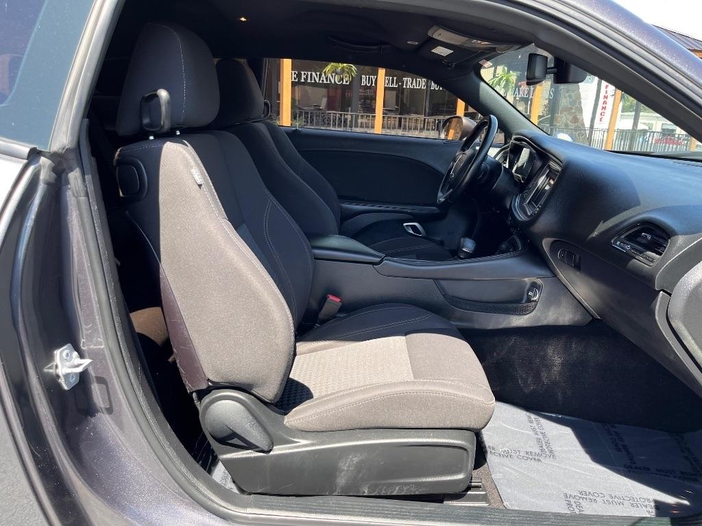 Dodge Challenger SXT RWD 2019