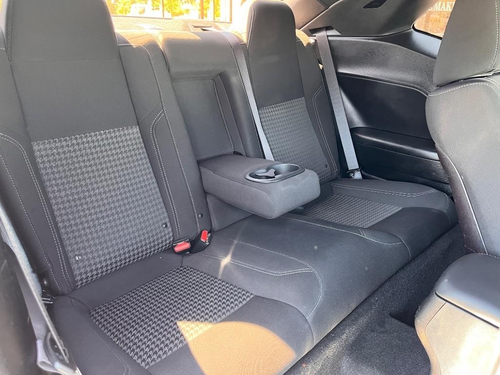 Dodge Challenger SXT RWD 2019