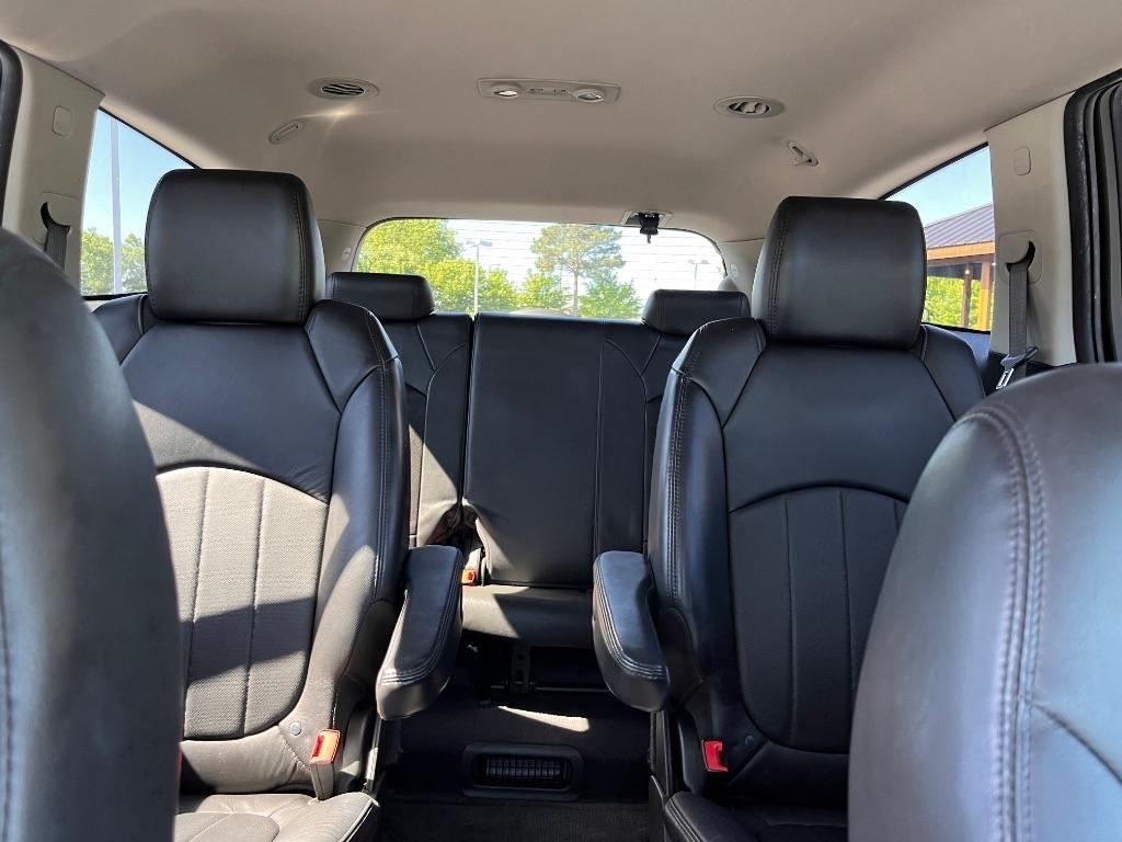 Buick Enclave FWD 4dr Leather 2012