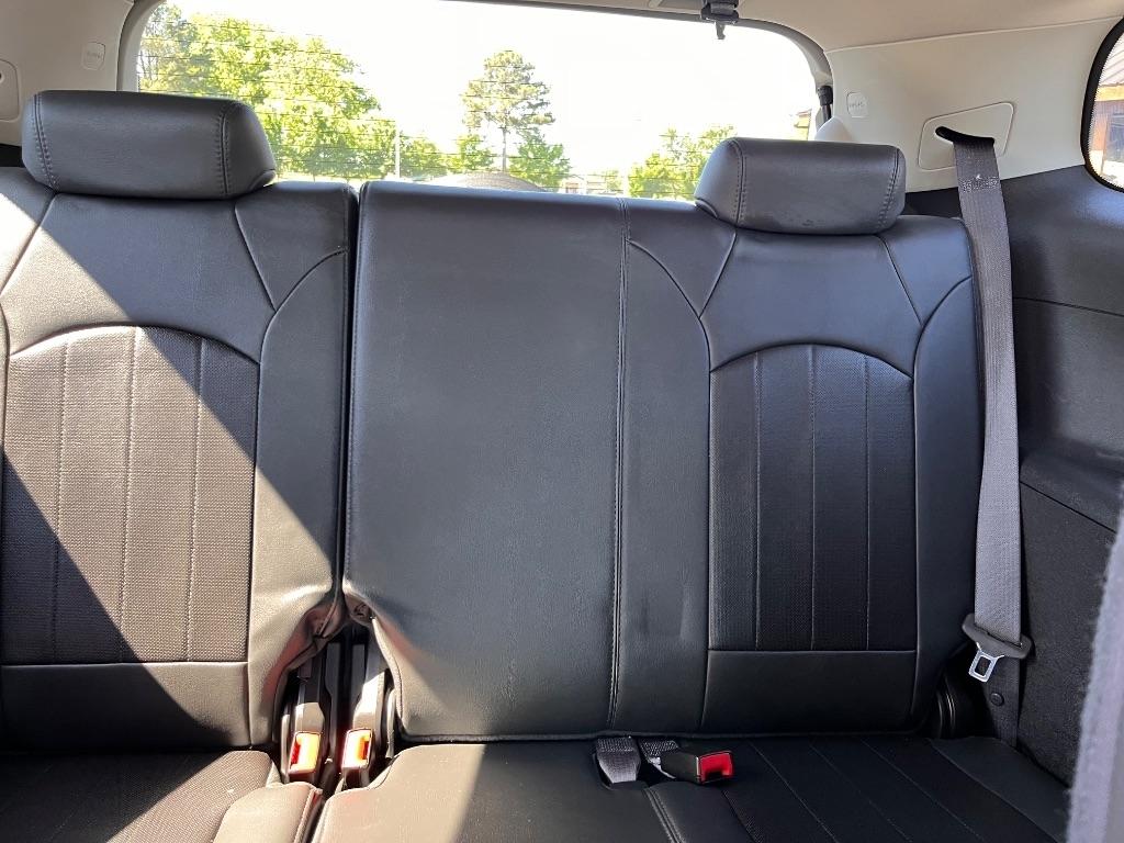 Buick Enclave FWD 4dr Leather 2012