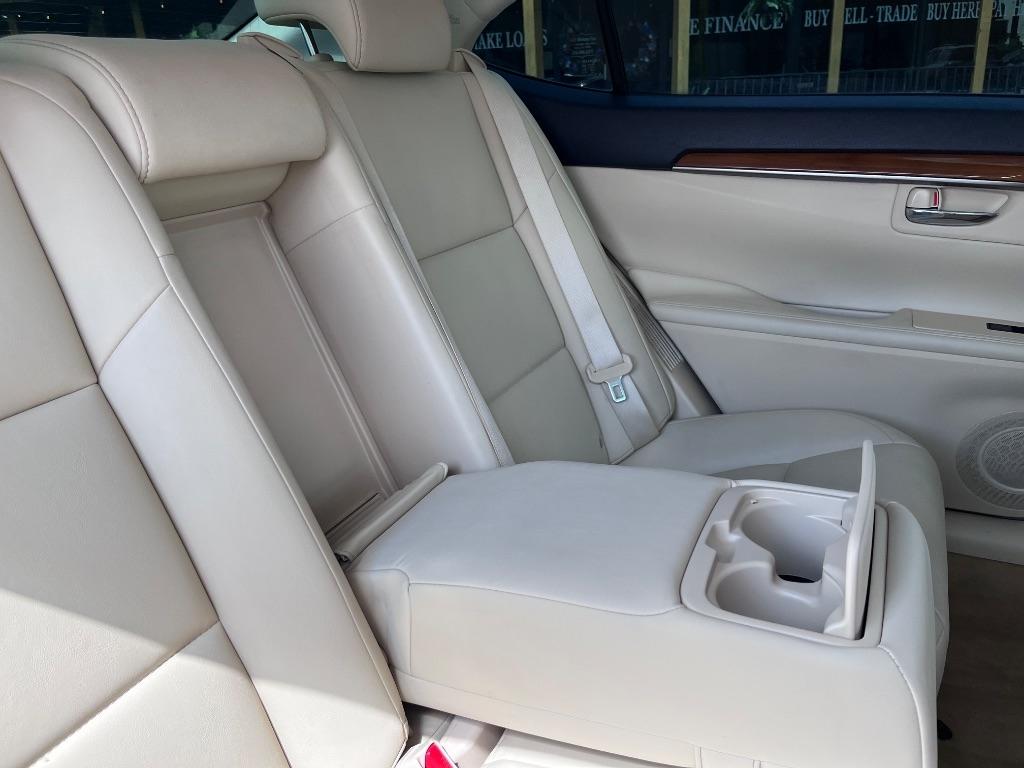 Lexus ES 300h 4dr Sdn Hybrid 2014