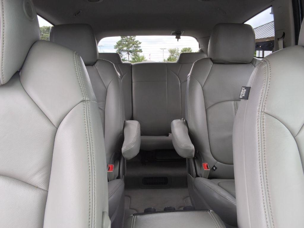 Buick Enclave FWD 4dr Convenience 2017