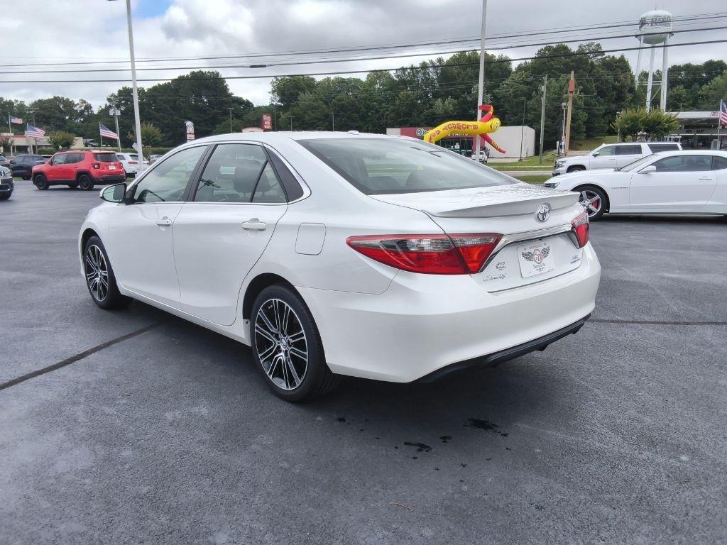 Toyota Camry 4dr Sdn I4 Auto SE w/Special Edition Pkg (Natl) 2016