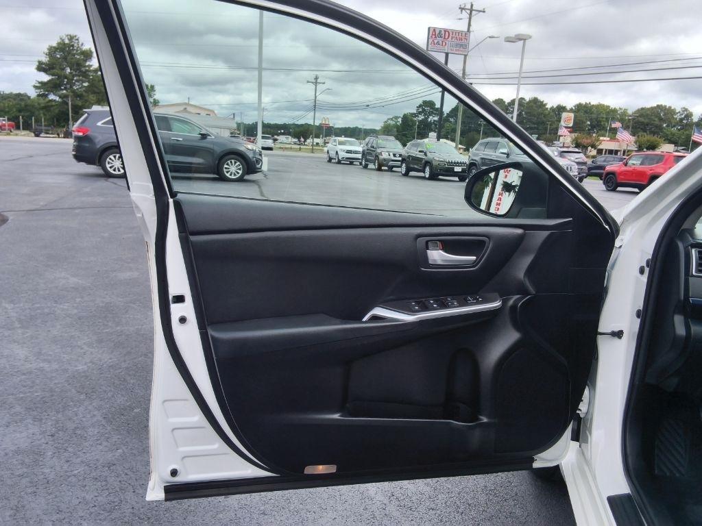 Toyota Camry 4dr Sdn I4 Auto SE w/Special Edition Pkg (Natl) 2016