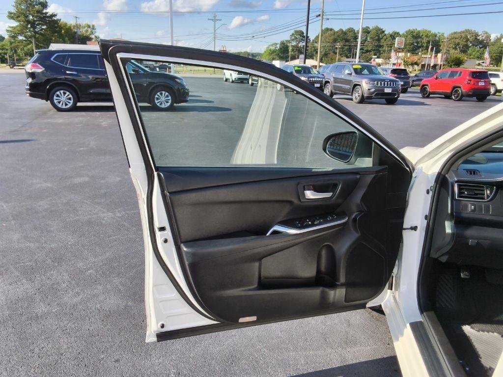 Toyota Camry 4dr Sdn I4 Auto SE w/Special Edition Pkg (Natl) 2016