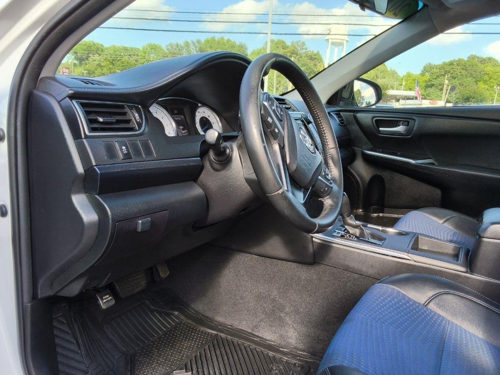 Toyota Camry 4dr Sdn I4 Auto SE w/Special Edition Pkg (Natl) 2016