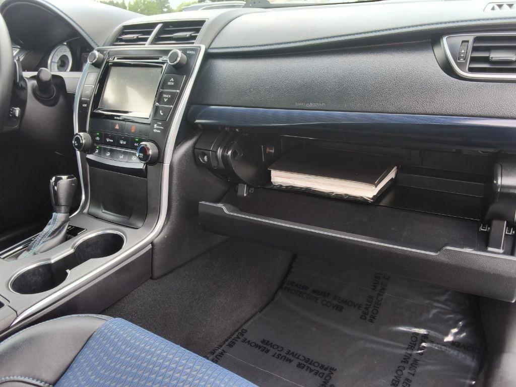 Toyota Camry 4dr Sdn I4 Auto SE w/Special Edition Pkg (Natl) 2016