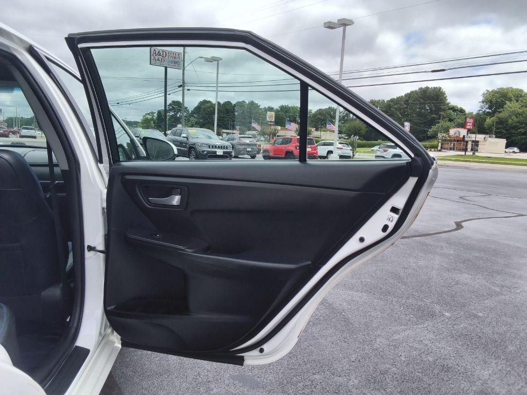 Toyota Camry 4dr Sdn I4 Auto SE w/Special Edition Pkg (Natl) 2016