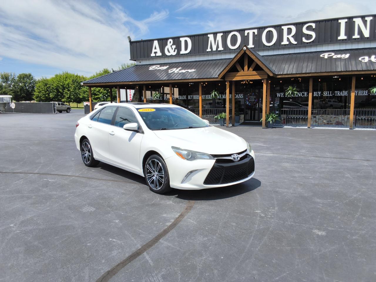 Toyota Camry 4dr Sdn I4 Auto SE w/Special Edition Pkg (Natl) 2016
