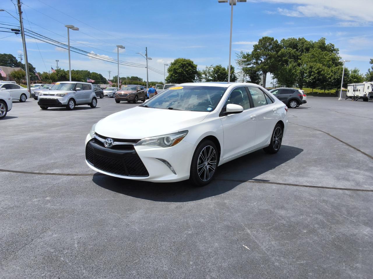 Toyota Camry 4dr Sdn I4 Auto SE w/Special Edition Pkg (Natl) 2016