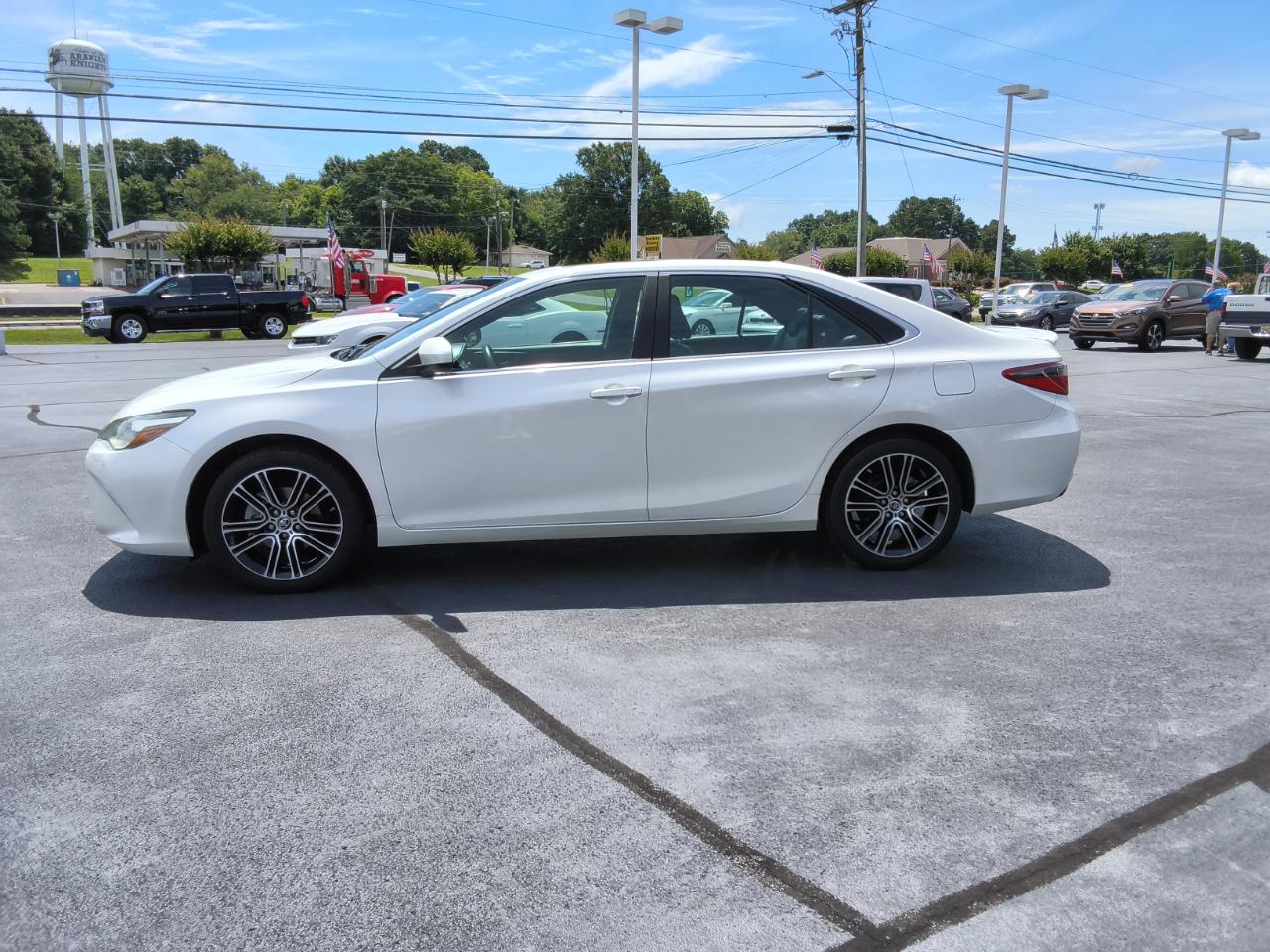 Toyota Camry 4dr Sdn I4 Auto SE w/Special Edition Pkg (Natl) 2016