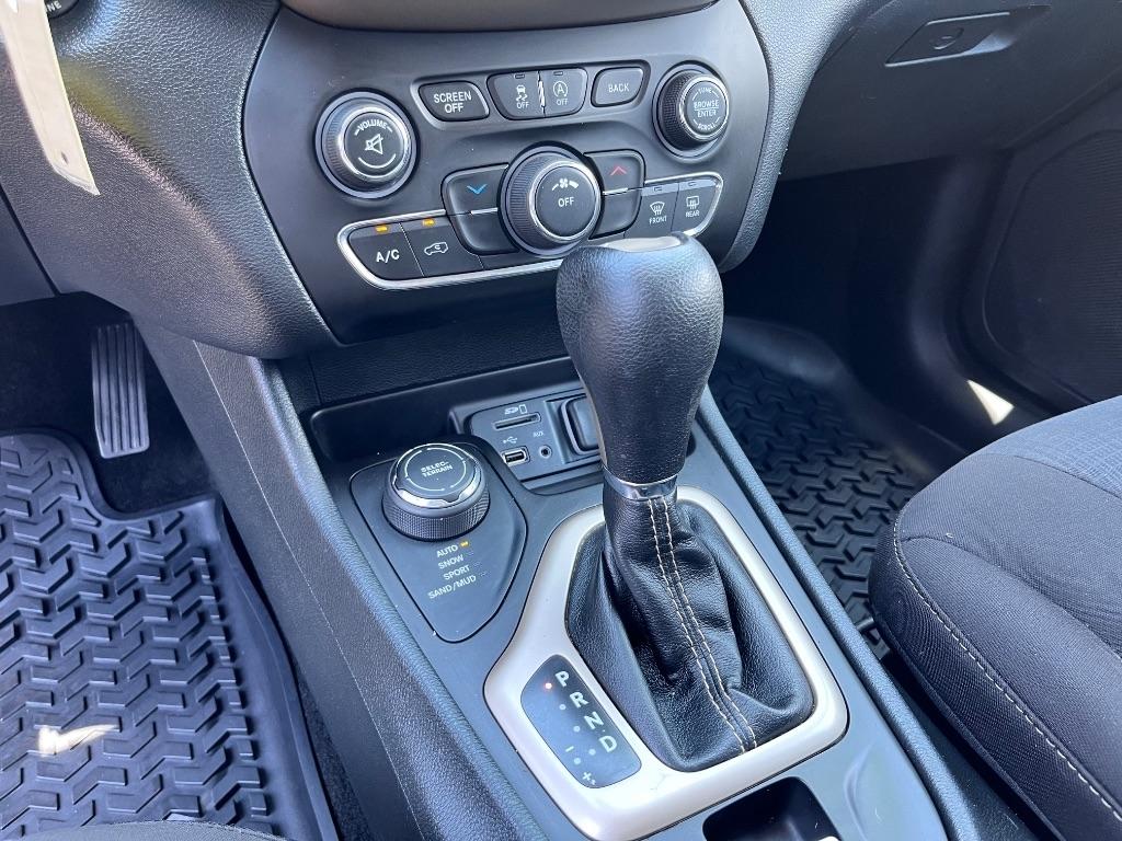 Jeep Cherokee 4WD 4dr Latitude 2015