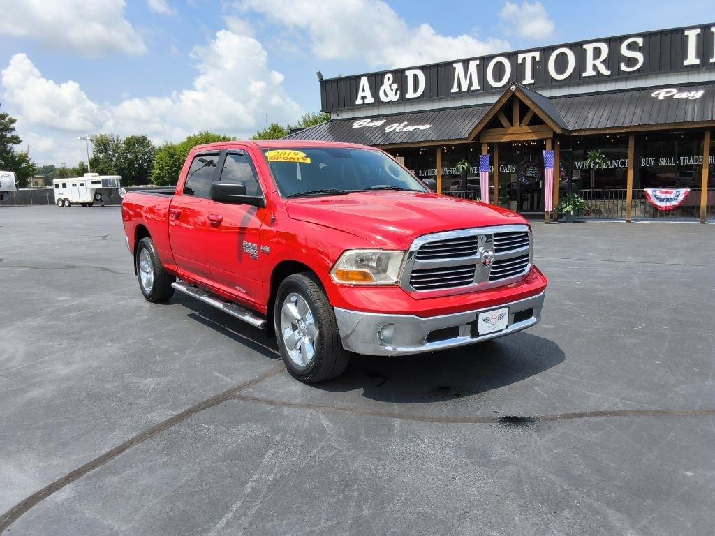 RAM 1500 Classic SLT 4x2 Crew Cab 6'4" Box 2019