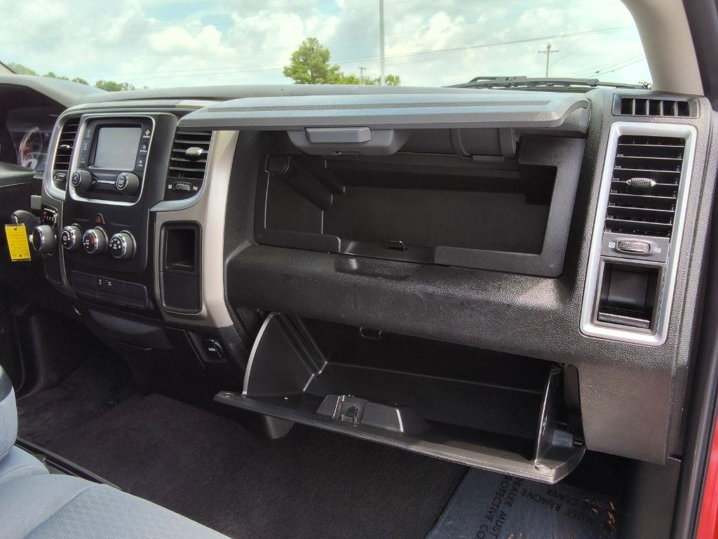 RAM 1500 Classic SLT 4x2 Crew Cab 6'4" Box 2019